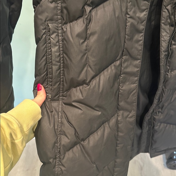 Patagonia Women's down black parka - Picture 3 of 9